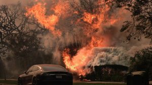 Feuerkatastrophe: Brände in Los Angeles: Zwei Feuer weiterhin außer Kontrolle