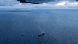 Tanker-Havarie vor Rügen: Wegen Sturms zusätzliche Schiffe auf dem Weg zu Öltanker