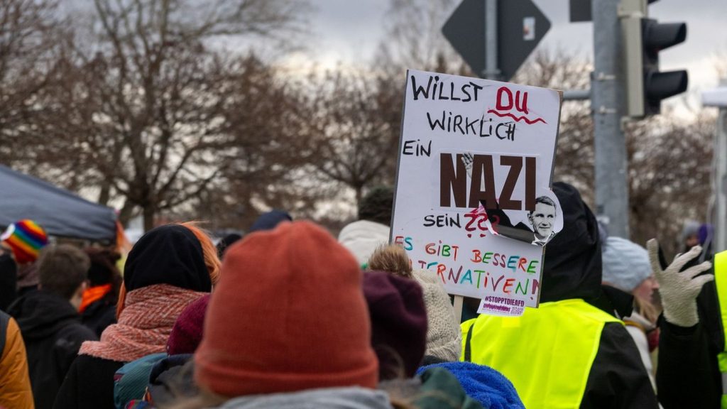 AfD-Parteitag: Zentrale Anti-AfD-Kundgebung an Arena füllt sich