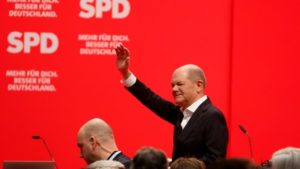 SPD-Parteitag stellt sich fast einmütig hinter Scholz - Wahlprogramm beschlossen