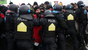 Demonstrationen in Riesa: Ermittlungen nach Gewalt gegen Linke-Politiker in Riesa