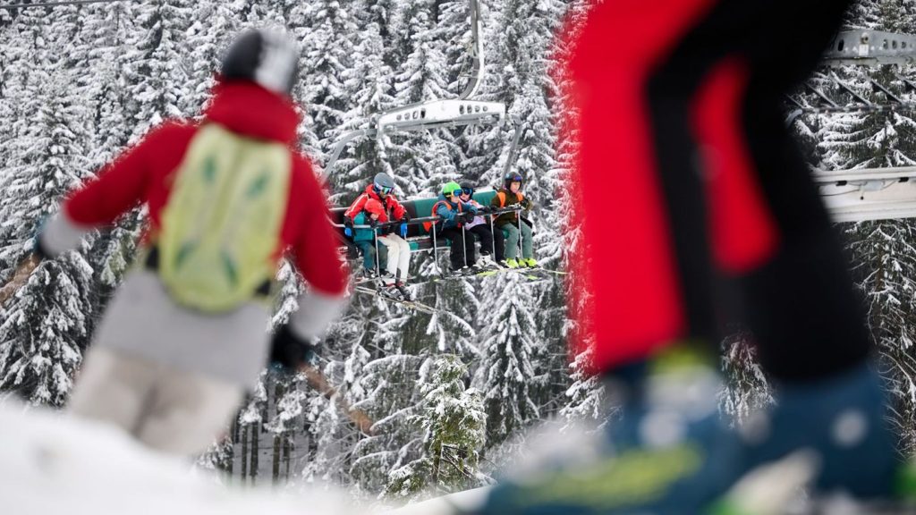 Freizeit-Wintersport: Bis 60 Zentimeter Schnee - Run auf Skigebiete im Sauerland