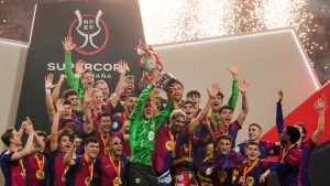 Supercopa-Spektakel: Ter Stegen jubelt mit: Erster Barça-Titel unter Flick