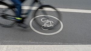 Erfurt: Radfahrer fährt gegen Autotür - Schwer verletzt