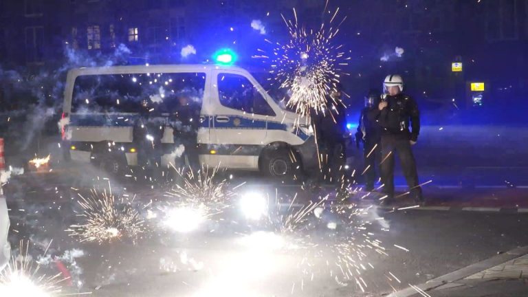 Berlin: Polizei liefert Zahlen zu Silvestergewalt – Kind soll Beamte angegriffen haben