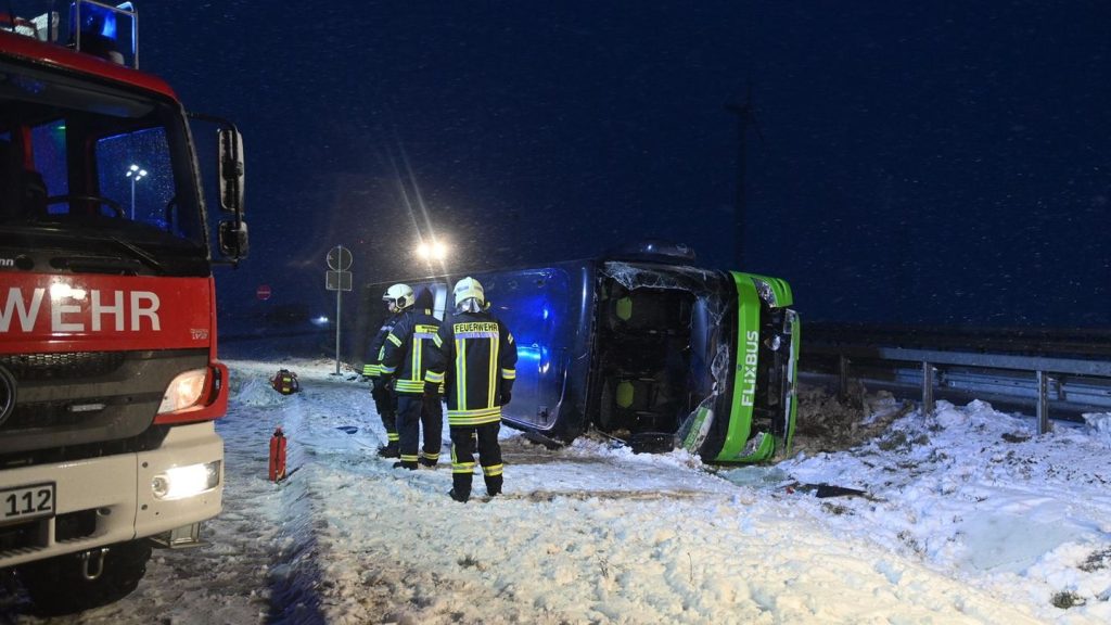 Brandenburg: Flixbus-Unfall auf der A11 – zwei Menschen sterben