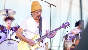 Unfall: Gitarren-Legende Carlos Santana stürzt schwer und erleidet Bruch