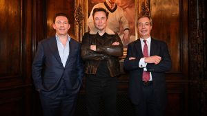 Nicht rechts genug?: Elon Musk zählt britischen Rechtspopulisten Nigel Farange an