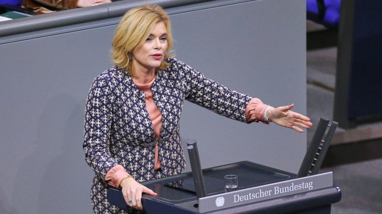 Vergeigter Social-Media-Beitrag: Julia Klöckner will sich von AfD abgrenzen – und greift richtig daneben