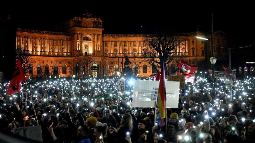 Demos gegen Rechtsruck: Zehntausende protestieren in Österreich gegen FPÖ-Regierung