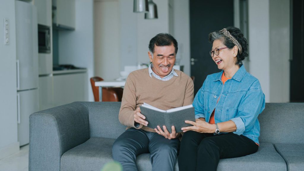 Geschenkideen: Lachen verschenken: Diese Bücher treffen jeden Humor